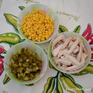 рецепт салата с куриной грудкой и кукурузой