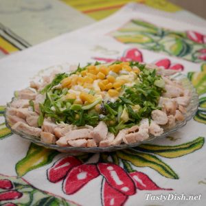 вкусный салат из куриной грудки и кукурузы