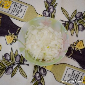 вкусный салат из сельди с сыром