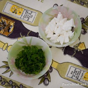 простой летний салат из кабачков с сыром
