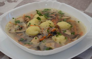 гречневый суп с грибами и клецками