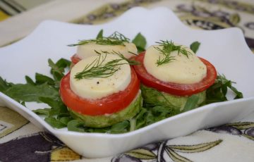 кабачки запеченные с помидорами и брынзой