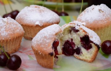 маффины с вишней, кексы с вишней