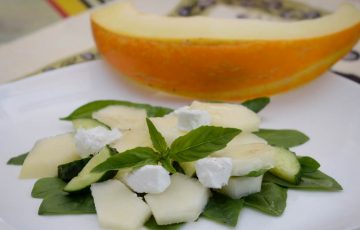 салат с дыней и сыром