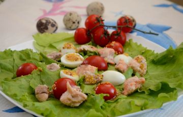 салат с лососем и помидорами