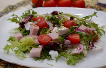 диетический салат с фетой и помидорами фото