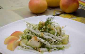 вкусный салат с грушей и пекинской капустой