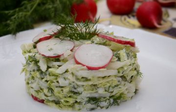 вкусный салат из пекинской капусты с редисом