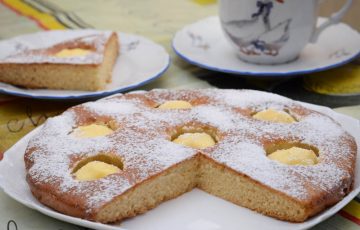 вкусный заливной пирог на кефире с творогом к чаю рецепт с фото