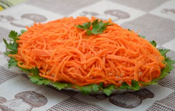 вкусный салат из копченой курицы с корейской морковкой