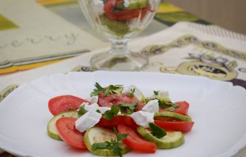простой летний салат из кабачков с сыром