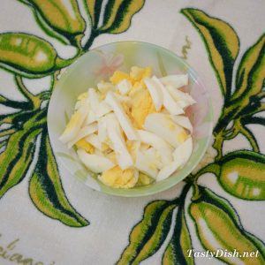 вкусный салат с баклажанами яйцом и маринованным луком рецепт с фото