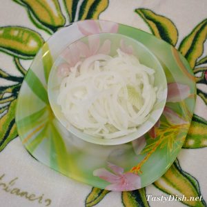 вкусный салат с баклажанами яйцом и маринованным луком рецепт с фото