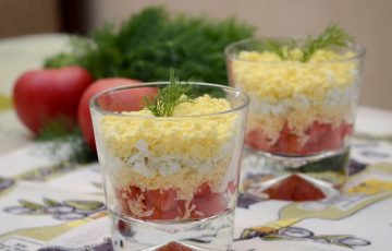 вкусный салат с яйцом и помидорами рецепт с фото