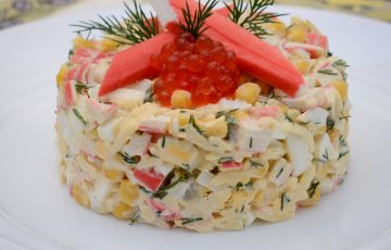 простой салат с крабовыми палочками рецепт с фото пошагово