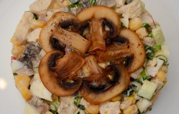 вкусный салат с курицей и грибами рецепт с фото пошагово
