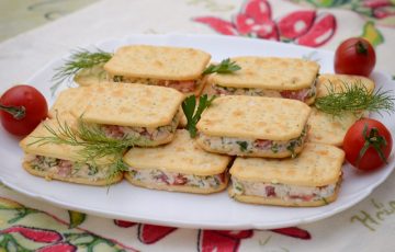 сырная закуска на крекерах рецепт с фото пошагово