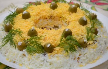 слоеный салат с копченой курицей и грибами рецепт с фото пошагово